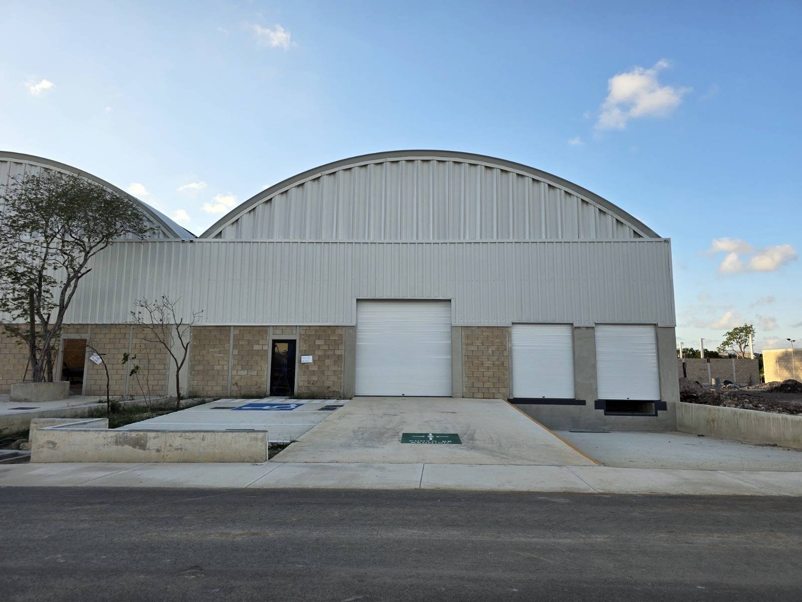 RENTA Y VENTA DE NAVES INDUSTRIALES 56 img 45 46 47 51 53 | Castelli Park